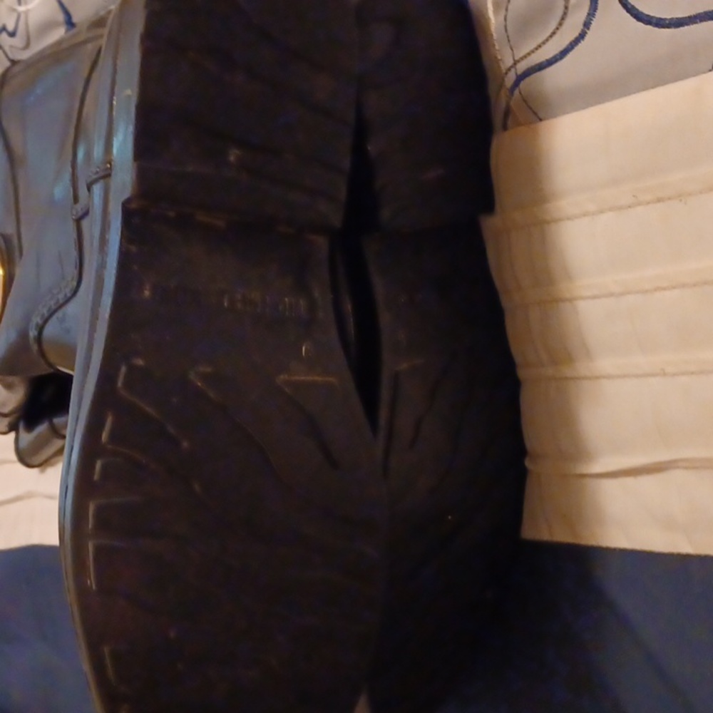 Boots - Picture 3 of 9